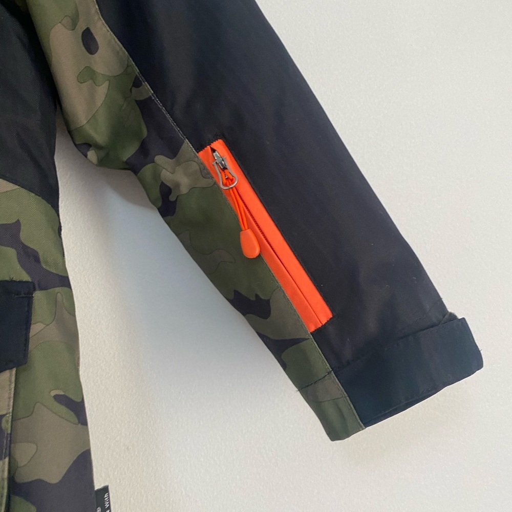 Kids Camo / Black Ski Jacket - Size 4 - Picture 2 of 5